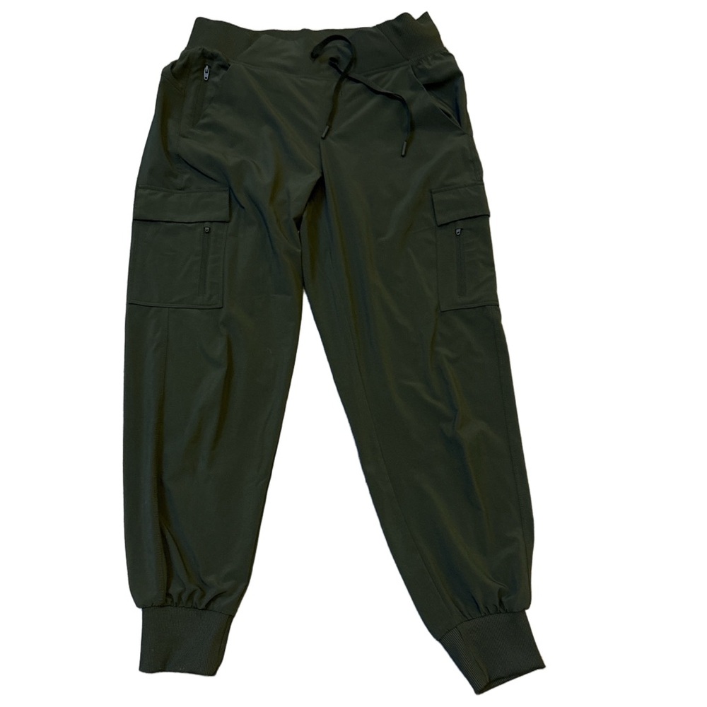 All in Motion Women's Stretch
Woven Tapered Cargo Pants